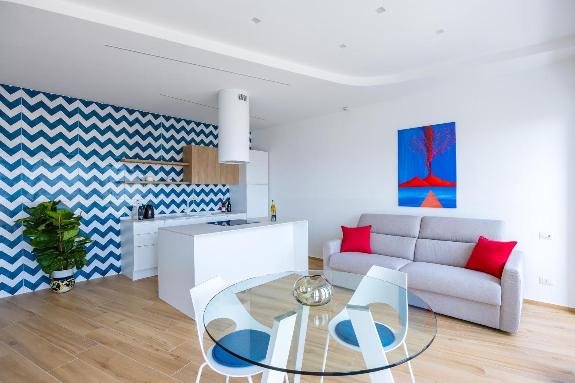 At Twenty-one New - Exclusive Panoramic Views! * Napoli